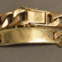  A 9ct. Gold Linked Bracelet 57.5g Hammer £580